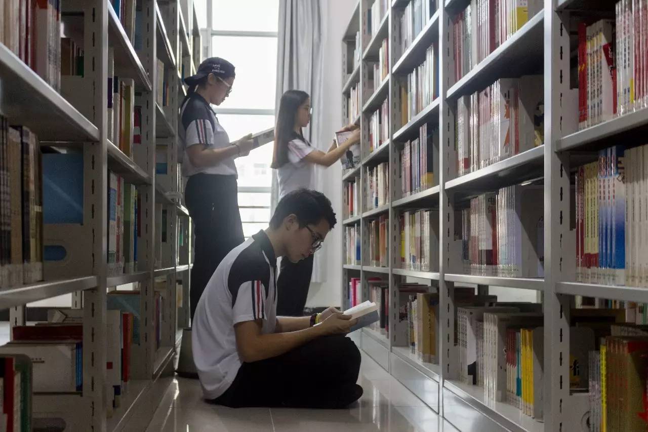 廣州工商學(xué)院圖書館 知識殿堂與學(xué)習(xí)伴侶